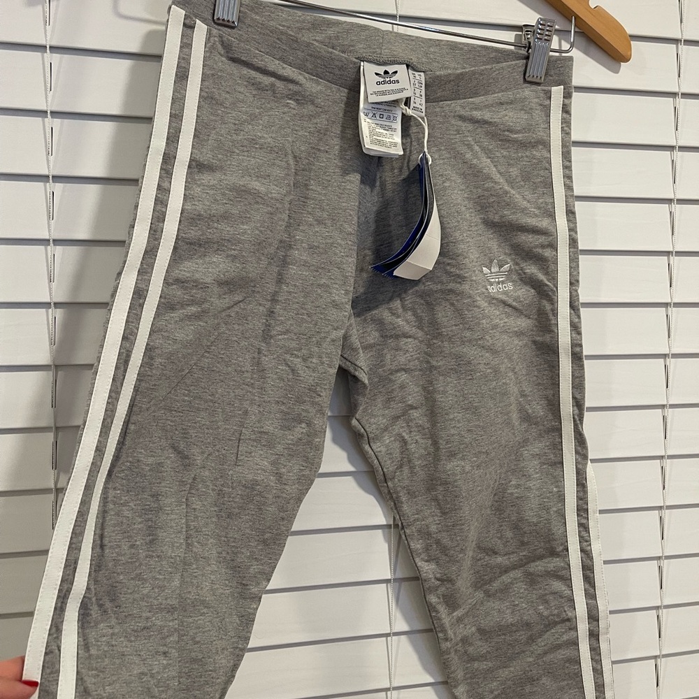NWT ADIDAS Women's Essentials 3-stripe leggings in grey heather/white, S - Picture 4 of 7
